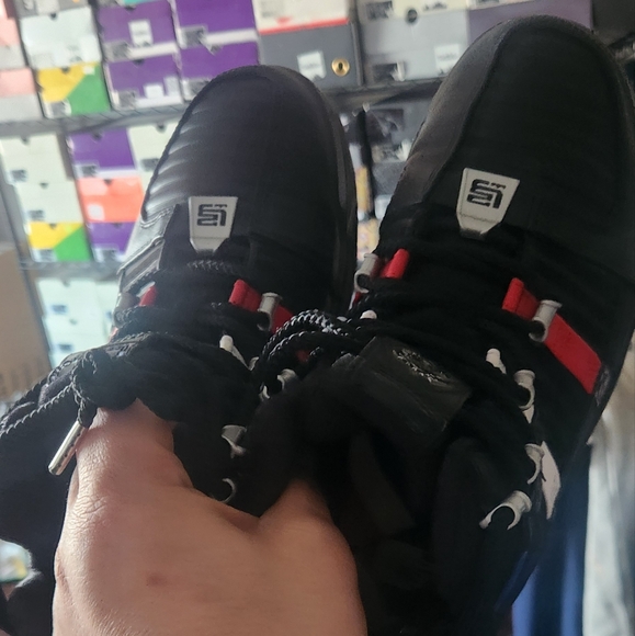 Lebron 3 - Picture 2 of 6